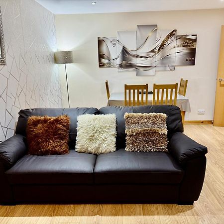 Azim&Suzi's city centre apartment Inverness Esterno foto