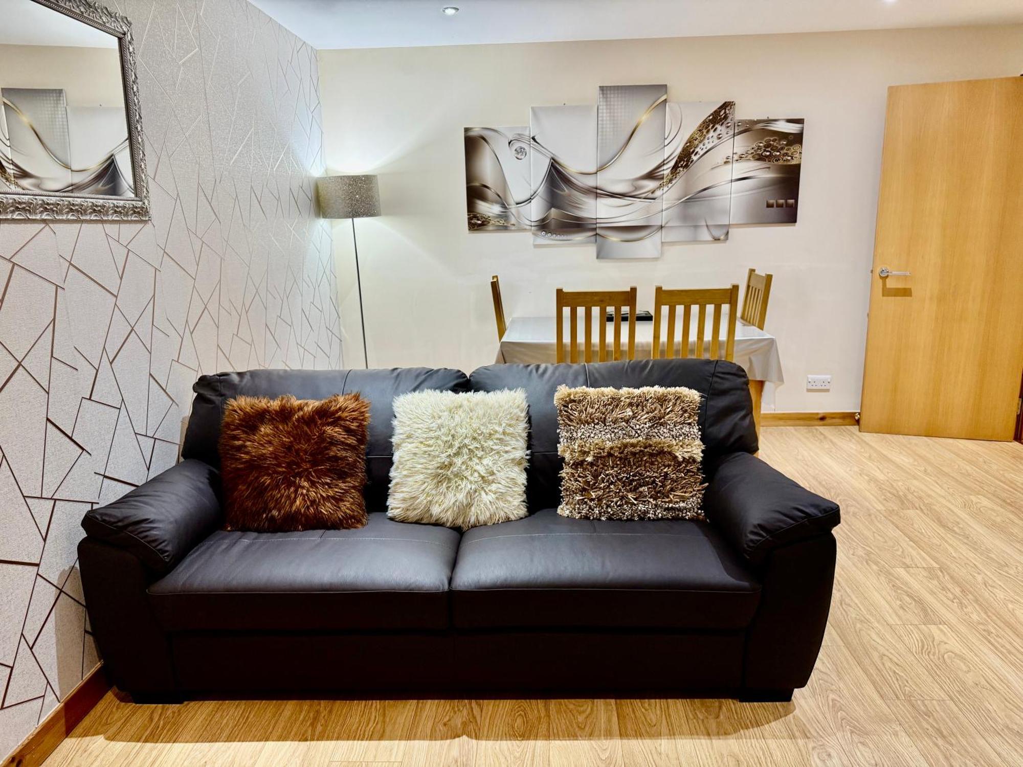 Azim&Suzi's city centre apartment Inverness Esterno foto