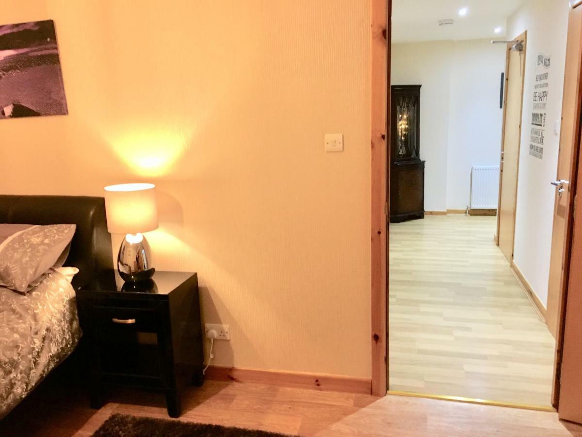 Azim&Suzi's city centre apartment Inverness Esterno foto