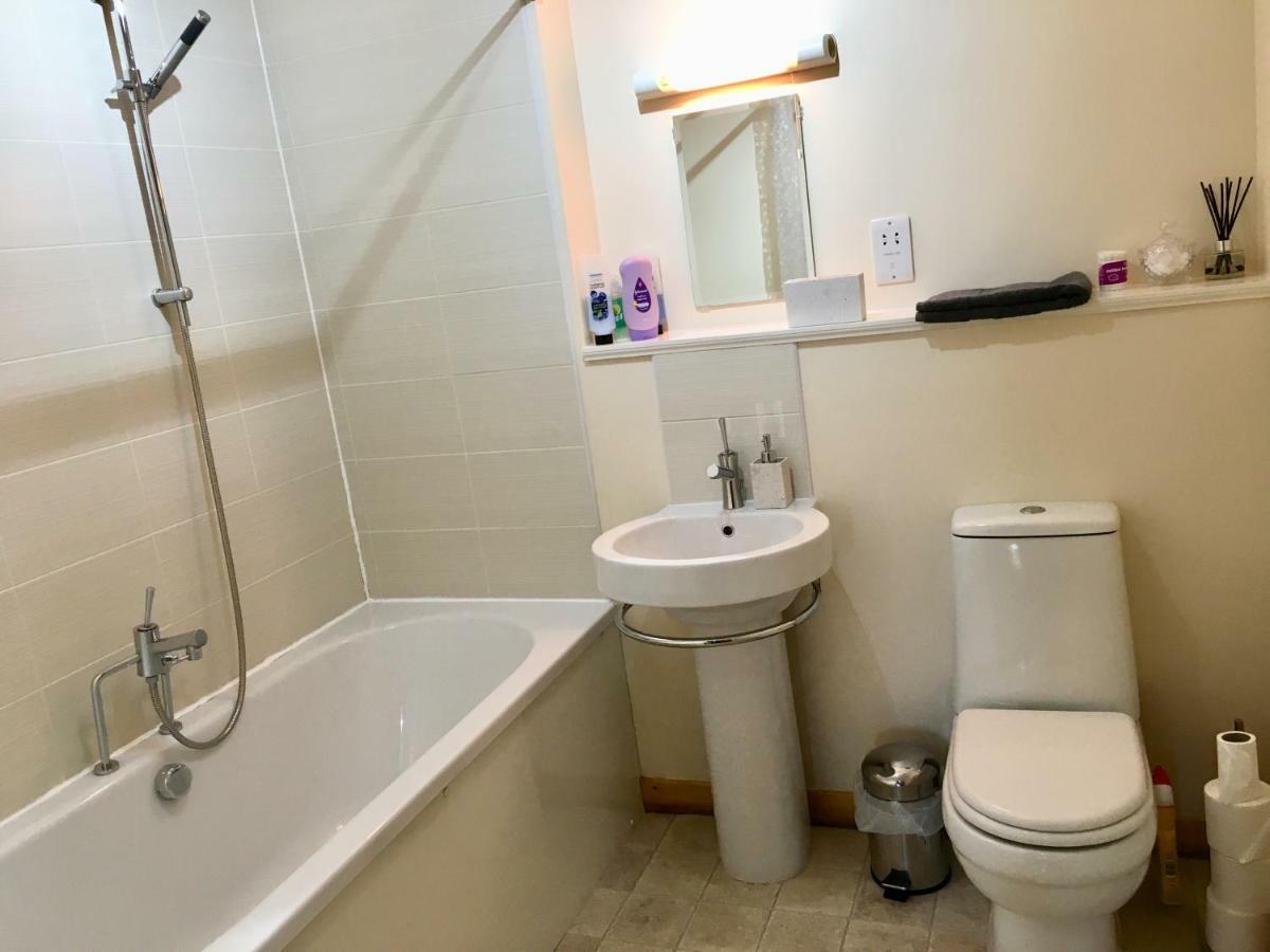 Azim&Suzi's city centre apartment Inverness Esterno foto