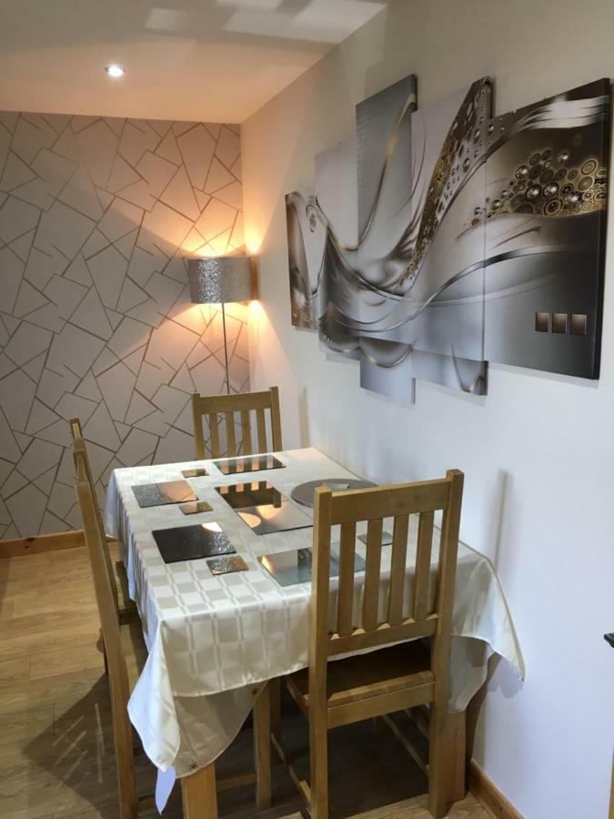 Azim&Suzi's city centre apartment Inverness Esterno foto